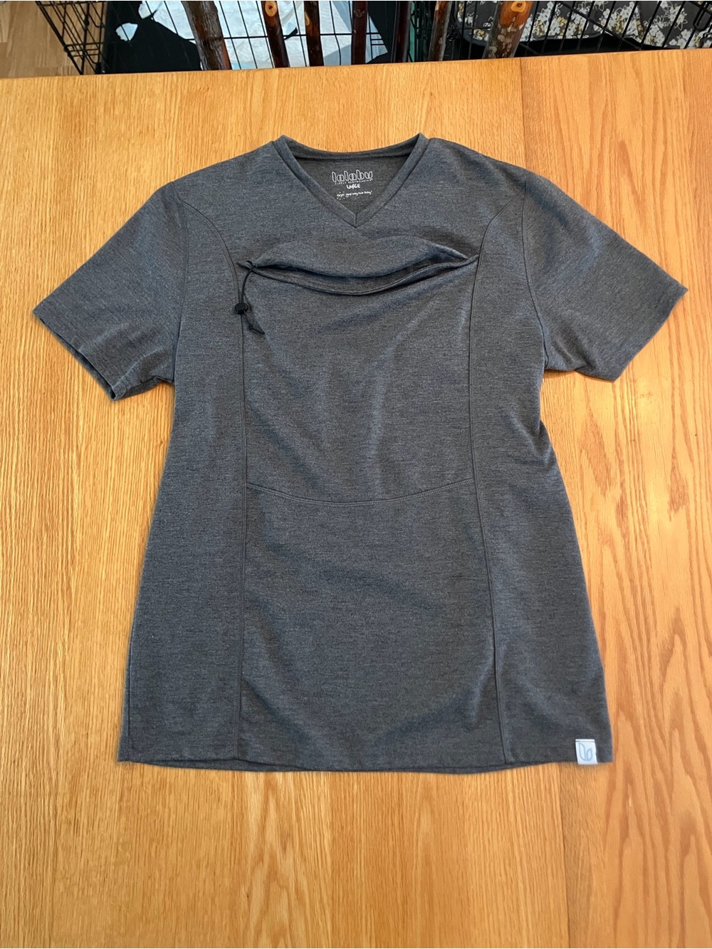 V neck dad baby carrying shirt , large